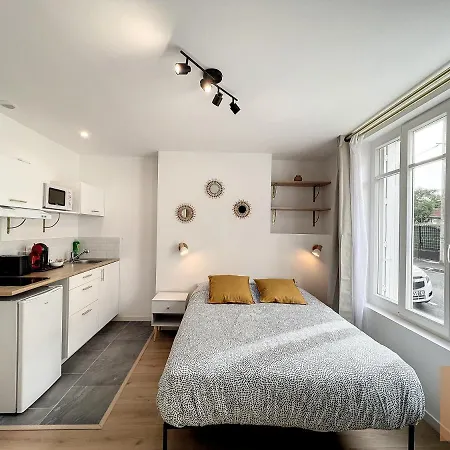 Les D'elina - Entree Autonome *